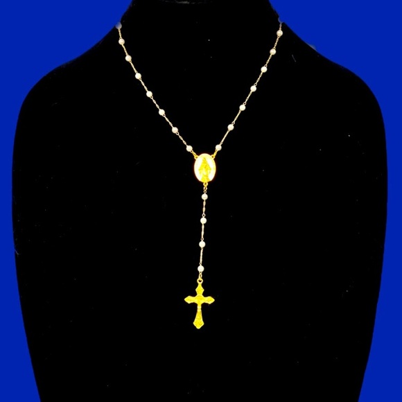 Handcrafted Rosary necklace and earrings with pearl detail - Picture 2 of 10